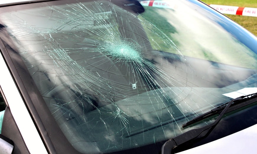 Windshield Replacement 101: What to Do When a Windshield Cracks While Driving